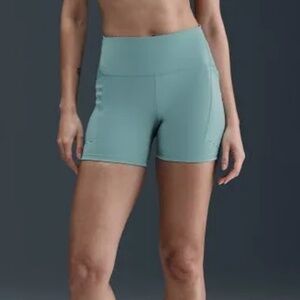 NWOT Nike Women's Swift High-Waisted 4" Running Shorts with Pockets size medium